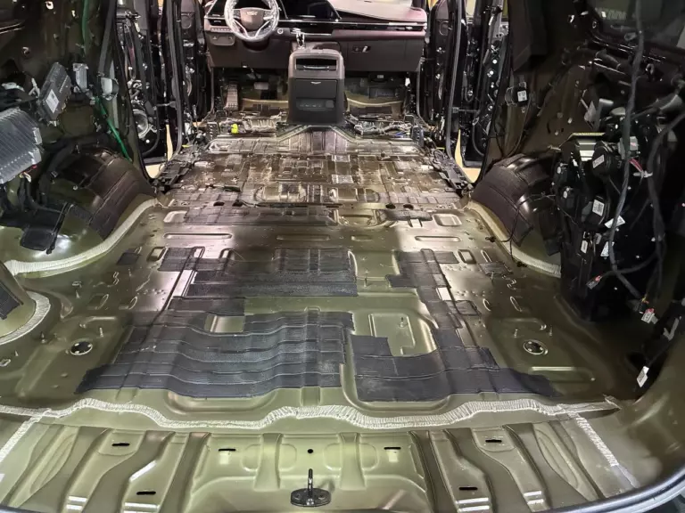 Шумоизоляция пола Cadillac Escalade